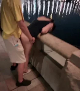 广州塔下众目睽睽，单男草媳妇，